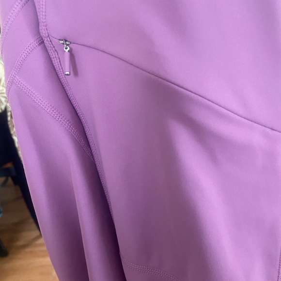 Athleta Women’s Size MP Purple Contender Laser Cut 7/8 Leggings with Zip Pockets - Picture 9 of 10